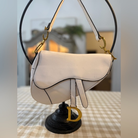 Cream Shoulder Bag saddle bag with Gold Accents- 🪞 - Picture 3 of 7